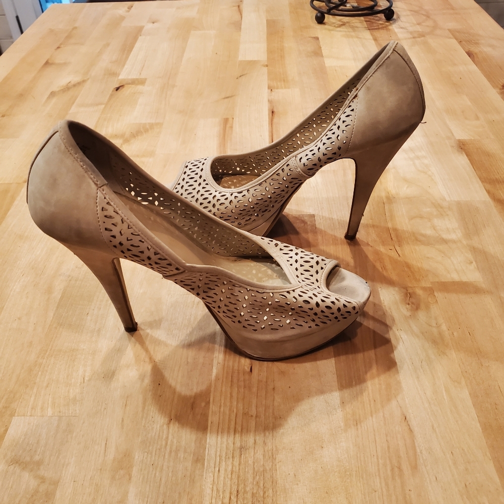 Nude Heels - Picture 2 of 5